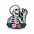 Virágos koponya charm